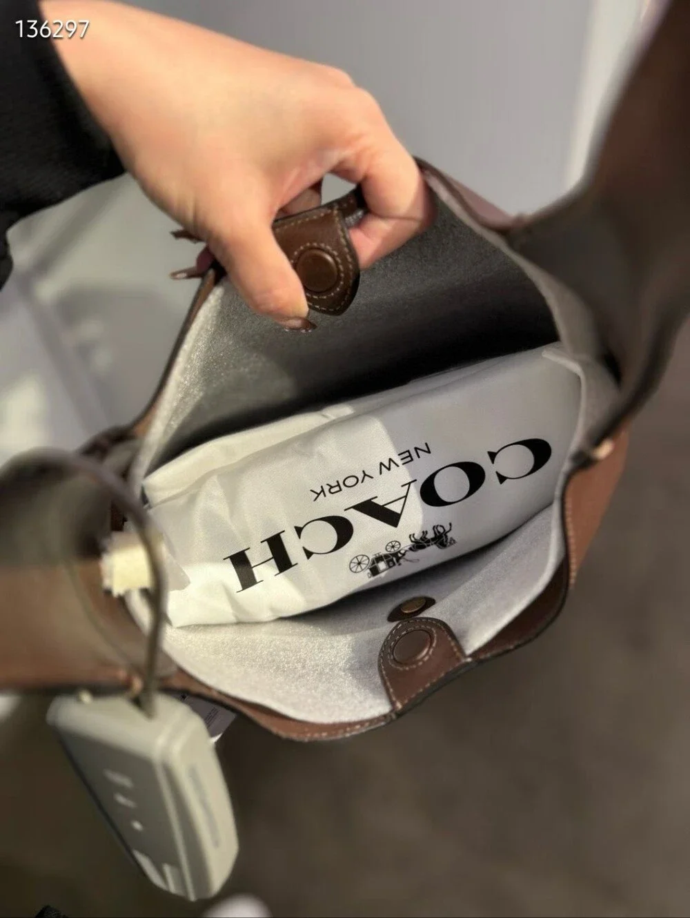 Coach Brooklyn 28 tote maple